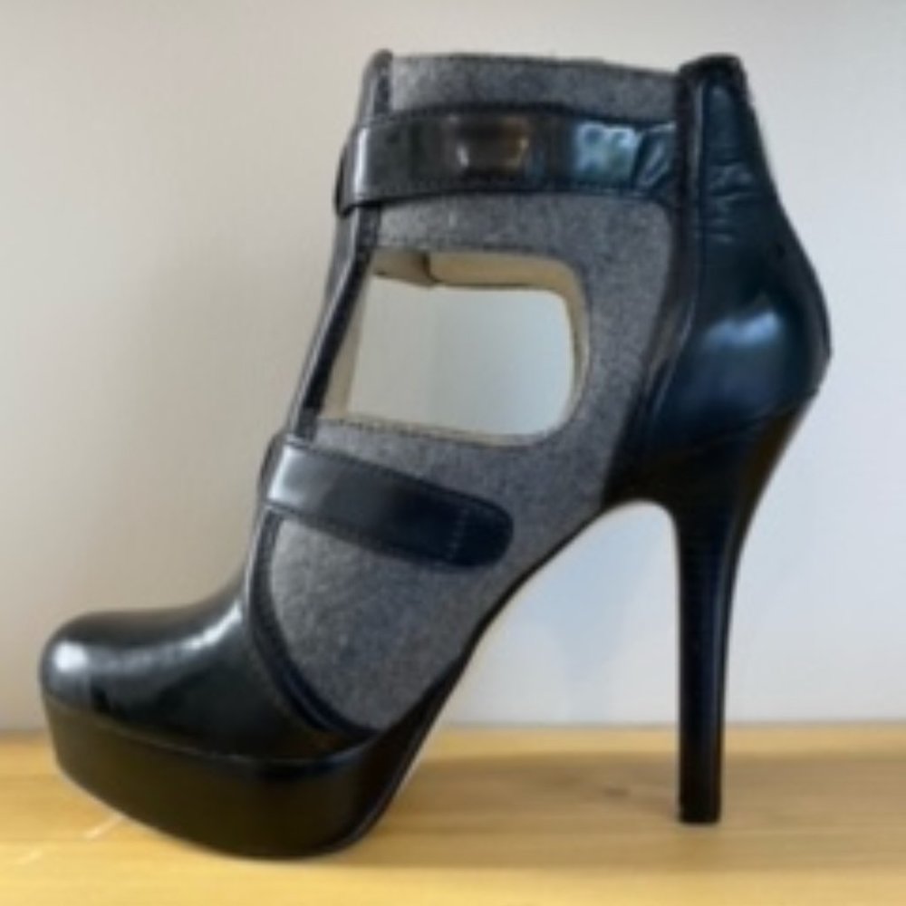 Michael Kors 8.5M black/grey ankle boots, heels - Picture 5 of 6